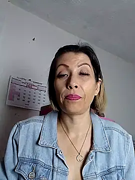 alixia81 online show from October 2025 09:29:02 AM