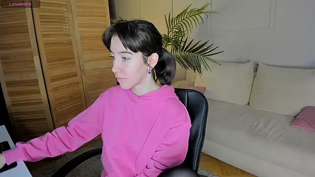 Snapshot of Belle_Via chatting on February 2025 02:20:01 AM Belle Via online show from February 2025 02:20:01 AM