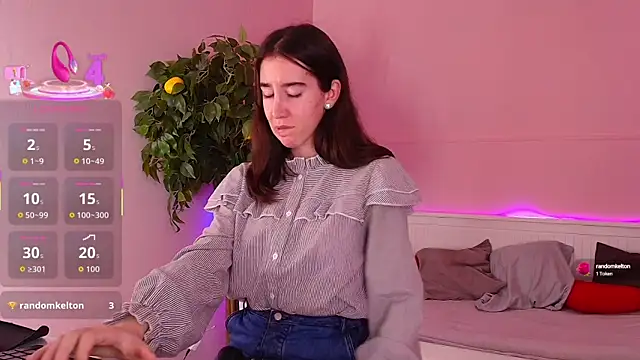 Snapshot of Belle_Via chatting on September 2025 03:56:02 PM Belle Via online show from September 2025 03:56:02 PM