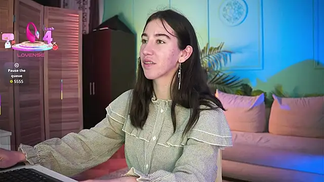 Snapshot of Belle_Via chatting on September 2025 03:58:02 PM Belle Via online show from September 2025 03:58:02 PM