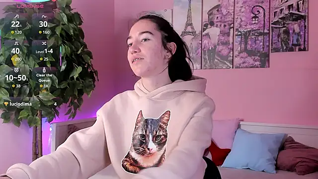 Snapshot of Belle_Via chatting on September 2025 01:25:02 PM Belle Via online show from September 2025 01:25:02 PM