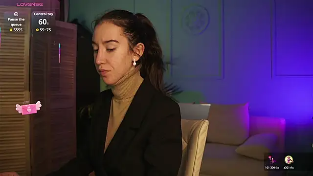 Snapshot of Belle_Via chatting on November 2025 03:33:01 PM Belle Via online show from November 2025 03:33:01 PM