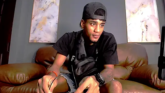 AaronCruz  online show from January 2025 07:43:01 PM