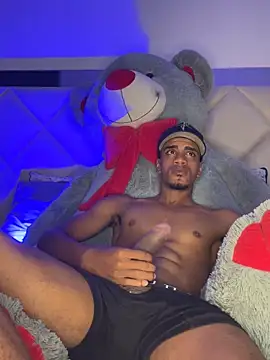 AaronCruz  online show from November 2025 07:17:01 AM