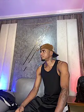 AaronCruz  online show from February 2026 04:33:01 PM