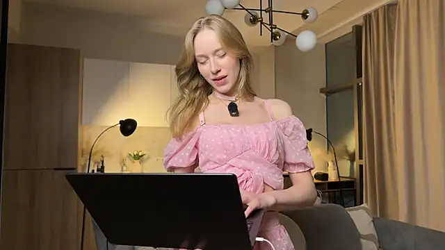 Snapshot of PollyAgata chatting on July 2026 07:02:02 PM PollyAgata online show from July 2026 07:02:02 PM