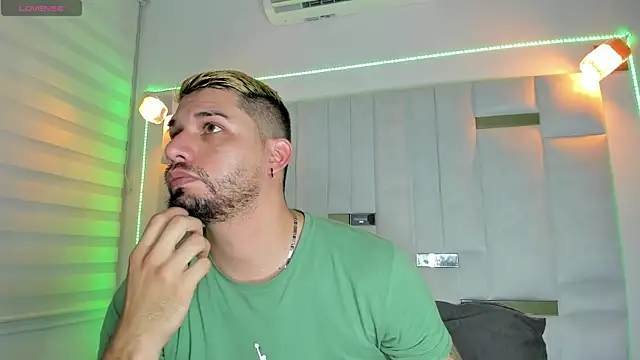 Snapshot of Jacoob19_ chatting on December 2024 06:05:01 PM Jacoob19 online show from December 2024 06:05:01 PM