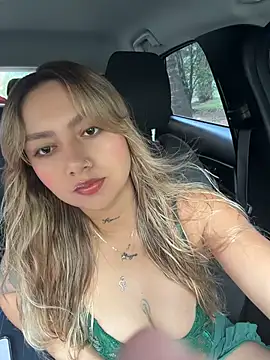 amanda-medrano1 online show from May 2026 01:40:01 PM
