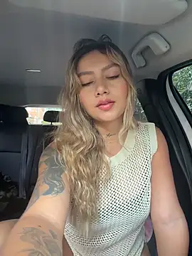 amanda-medrano1 online show from May 2026 02:01:02 PM