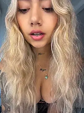 amanda-medrano1 online show from July 2026 02:59:01 PM