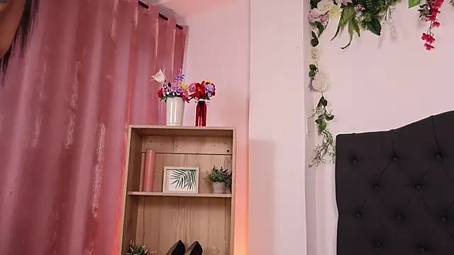 Snapshot of JulessCornett chatting on February 2026 08:27:02 PM JulessCornett online show from February 2026 08:27:02 PM