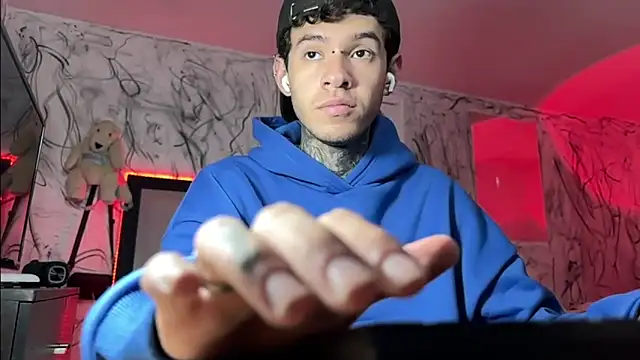 Snapshot of Saturno_v chatting on January 2025 02:21:01 PM Saturno v online show from January 2025 02:21:01 PM