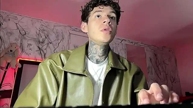 Snapshot of Saturno_v chatting on January 2025 02:28:02 PM Saturno v online show from January 2025 02:28:02 PM