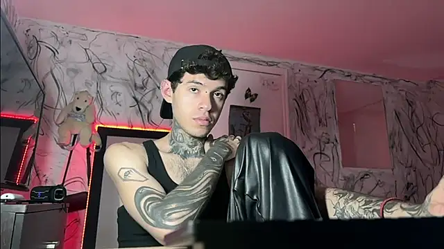 Snapshot of Saturno_v chatting on February 2025 10:20:01 PM Saturno v online show from February 2025 10:20:01 PM