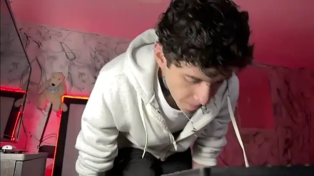 Snapshot of Saturno_v chatting on February 2025 11:21:01 AM Saturno v online show from February 2025 11:21:01 AM