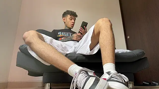 Snapshot of Saturno_v chatting on March 2025 06:12:02 PM Saturno v online show from March 2025 06:12:02 PM