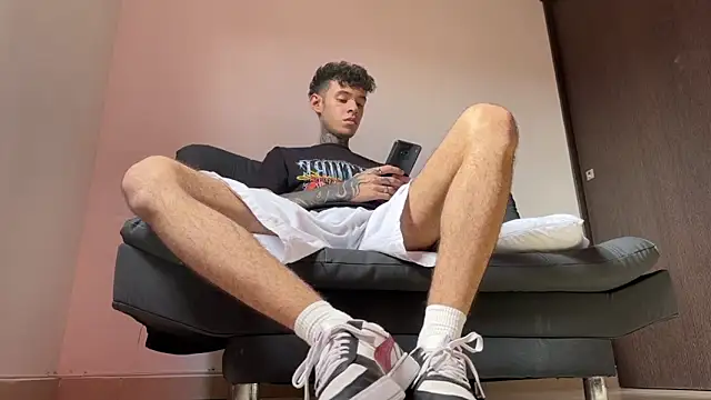 Snapshot of Saturno_v chatting on March 2025 01:19:02 PM Saturno v online show from March 2025 01:19:02 PM