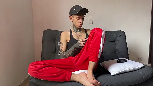 Snapshot of Saturno_v chatting on March 2025 10:26:01 AM Saturno v online show from March 2025 10:26:01 AM