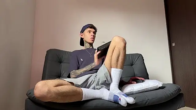 Snapshot of Saturno_v chatting on March 2025 08:04:02 AM Saturno v online show from March 2025 08:04:02 AM