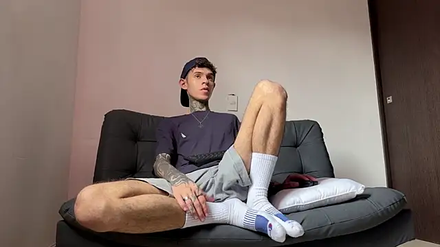 Snapshot of Saturno_v chatting on March 2025 10:36:01 AM Saturno v online show from March 2025 10:36:01 AM