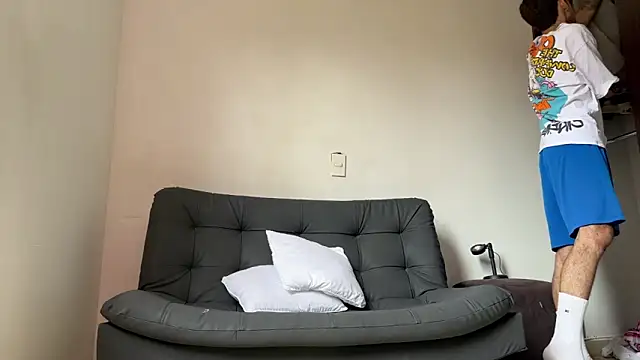 Snapshot of Saturno_v chatting on March 2025 05:15:02 PM Saturno v online show from March 2025 05:15:02 PM