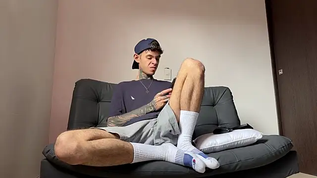 Snapshot of Saturno_v chatting on March 2025 04:18:02 PM Saturno v online show from March 2025 04:18:02 PM