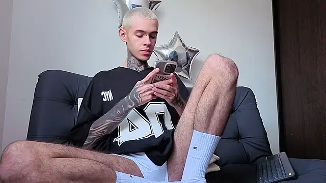 Snapshot of Saturno_v chatting on September 2025 03:39:02 PM Saturno v online show from September 2025 03:39:02 PM