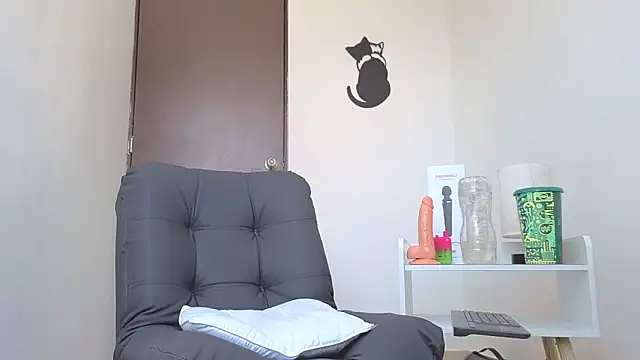 Snapshot of Saturno_v chatting on October 2025 12:16:01 PM Saturno v online show from October 2025 12:16:01 PM