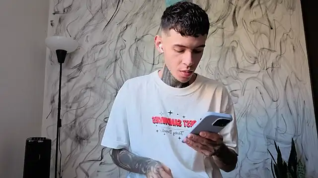 Snapshot of Saturno_v chatting on February 2026 12:10:01 PM Saturno v online show from February 2026 12:10:01 PM