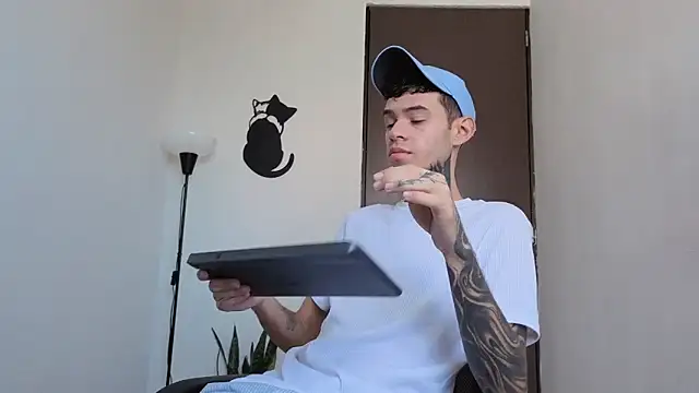 Snapshot of Saturno_v chatting on February 2026 02:27:01 PM Saturno v online show from February 2026 02:27:01 PM