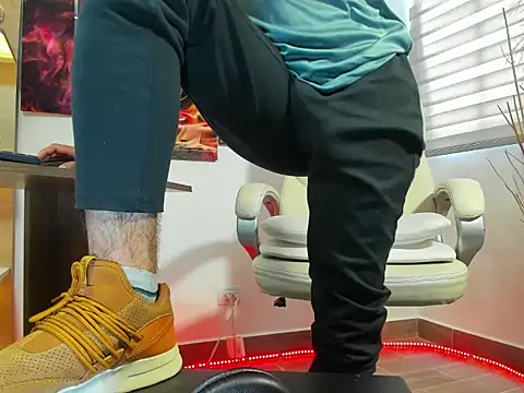 Snapshot of alessandro_wye chatting on February 2025 05:50:01 PM alessandro wye online show from February 2025 05:50:01 PM