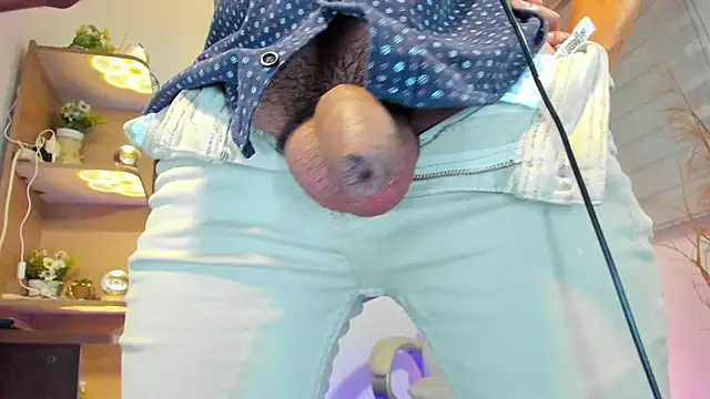 Snapshot of alessandro_wye chatting on March 2025 08:27:01 AM alessandro wye online show from March 2025 08:27:01 AM