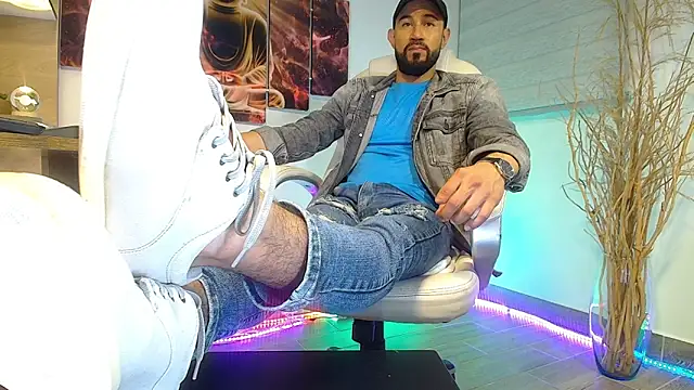 Snapshot of alessandro_wye chatting on March 2025 09:28:01 AM alessandro wye online show from March 2025 09:28:01 AM