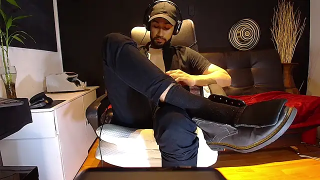 Snapshot of alessandro_wye chatting on October 2025 10:12:02 AM alessandro wye online show from October 2025 10:12:02 AM