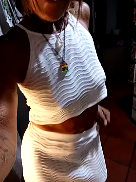 Snapshot of sabinytahot chatting on January 2025 03:23:01 AM sabinytahot online show from January 2025 03:23:01 AM