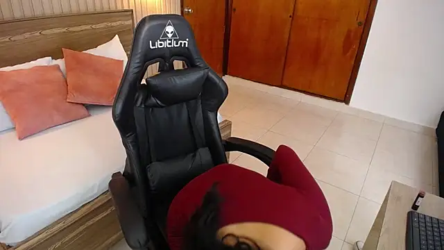 Snapshot of melody_flowers chatting on December 2024 12:18:02 PM melody flowers online show from December 2024 12:18:02 PM