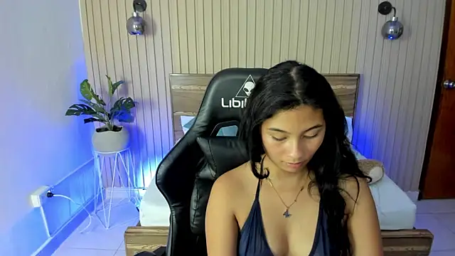 Snapshot of melody_flowers chatting on January 2025 03:28:01 PM melody flowers online show from January 2025 03:28:01 PM