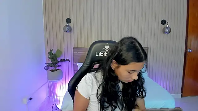 Snapshot of melody_flowers chatting on January 2025 12:22:01 PM melody flowers online show from January 2025 12:22:01 PM