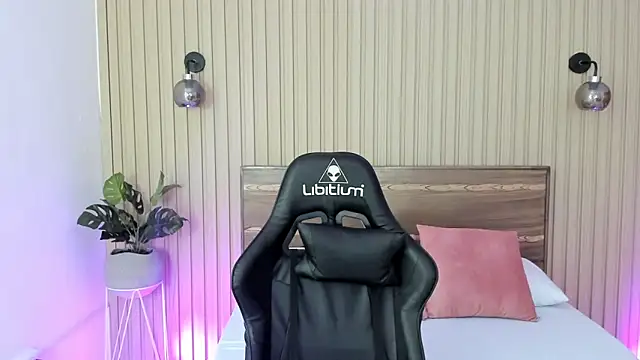 Snapshot of melody_flowers chatting on January 2025 12:07:02 PM melody flowers online show from January 2025 12:07:02 PM