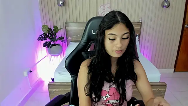 Snapshot of melody_flowers chatting on February 2025 12:24:01 PM melody flowers online show from February 2025 12:24:01 PM