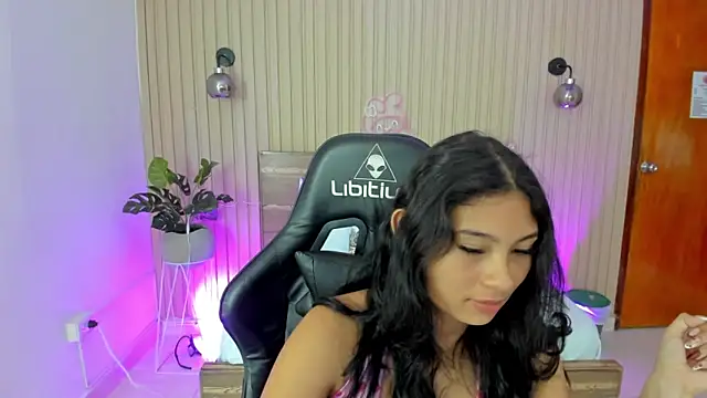 Snapshot of melody_flowers chatting on March 2025 03:28:02 PM melody flowers online show from March 2025 03:28:02 PM