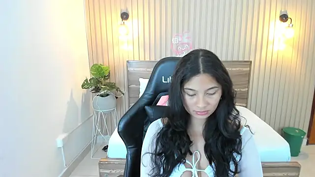 Snapshot of melody_flowers chatting on March 2025 03:36:02 PM melody flowers online show from March 2025 03:36:02 PM