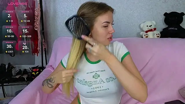 Snapshot of EmilyRobbie chatting on February 2025 12:41:02 AM EmilyRobbie online show from February 2025 12:41:02 AM