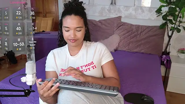 Snapshot of MilaTeenX chatting on November 2025 08:47:01 AM MilaTeenX online show from November 2025 08:47:01 AM