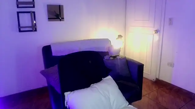 Snapshot of Emilyswan04 chatting on February 2025 02:17:02 AM Emilyswan04 online show from February 2025 02:17:02 AM