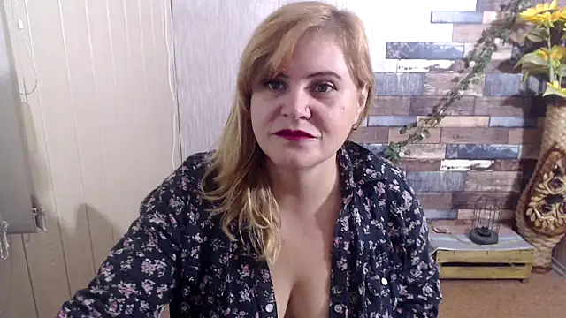 Snapshot of DaniellaKiss chatting on September 2025 08:05:01 AM DaniellaKiss online show from September 2025 08:05:01 AM