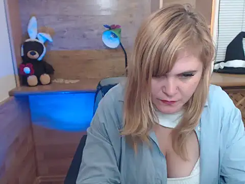 Snapshot of DaniellaKiss chatting on October 2025 08:18:01 PM DaniellaKiss online show from October 2025 08:18:01 PM