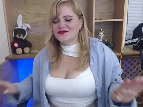 Snapshot of DaniellaKiss chatting on October 2025 02:38:02 PM DaniellaKiss online show from October 2025 02:38:02 PM