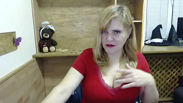 Snapshot of DaniellaKiss chatting on October 2025 05:35:02 PM DaniellaKiss online show from October 2025 05:35:02 PM