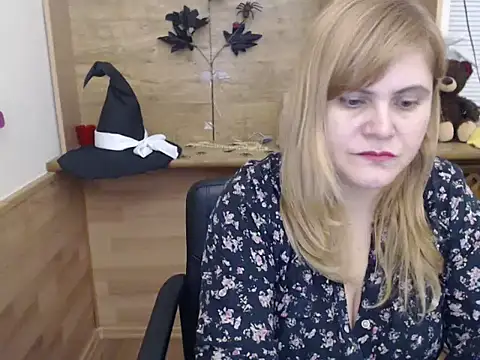 Snapshot of DaniellaKiss chatting on November 2025 06:42:02 PM DaniellaKiss online show from November 2025 06:42:02 PM